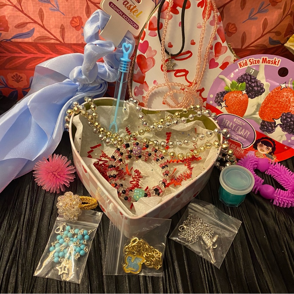 Kids Gift Bundle 💕 ages 3+